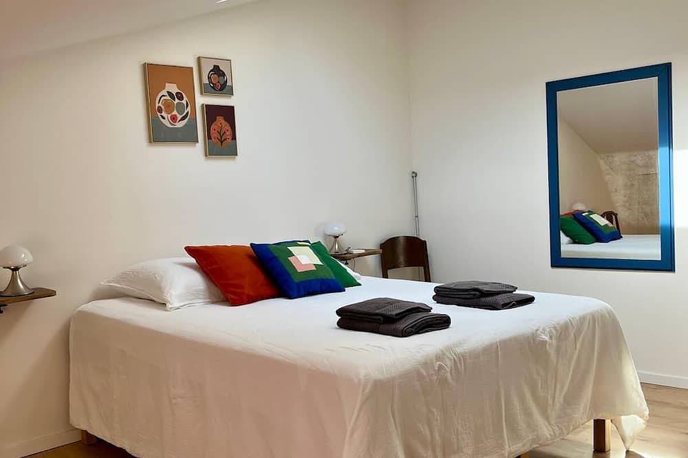 Renovated loft-style house, spacious and family-friendly, large garden 7' from the beach in La Palme, Narbonne region