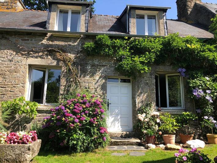 Chambre d’hôte pour 2 personnes, avec Terrasse ainsi que Jardin et Vue à Glomel