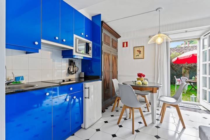 Casa Las Indianas 'Apartment 4' with Mountain Views, Private Garden and Wi-Fi in Renedo de Cabuérniga, Cabuérniga