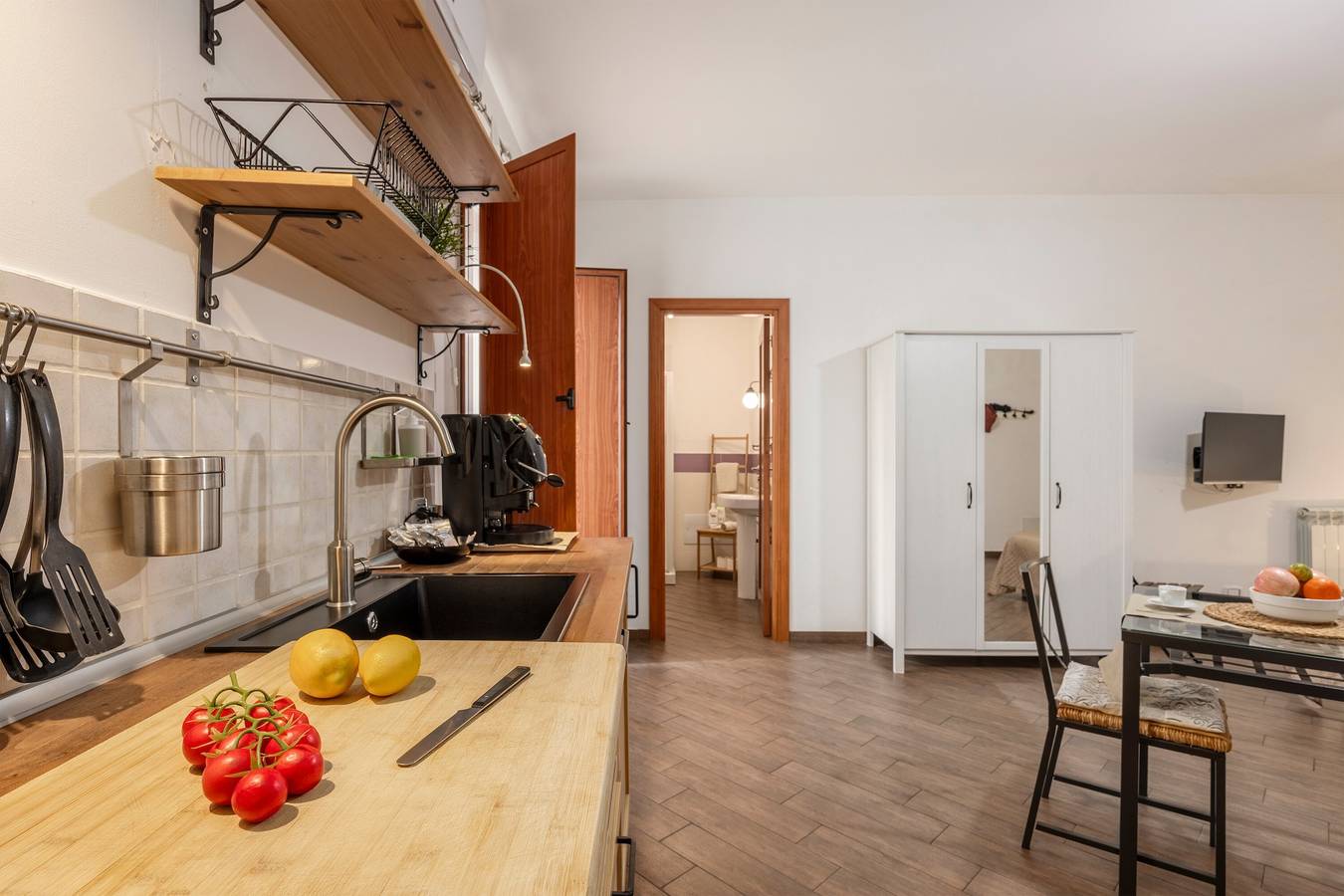 Estúdio inteiro, Apartamento 'Del Porto, Palermo' com Varanda, Wi-Fi e Ar Condicionado in Palermo, Palermo (província)