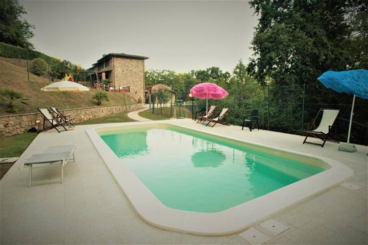 Casa vacanza per 6 persone, con balcone e piscina nonché panorama, adatto a famiglie con bambini in Camaiore (Toscana)