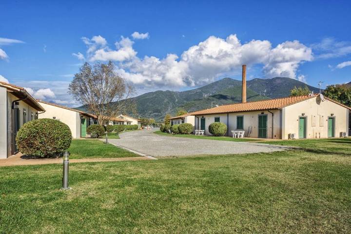 Parc de vacances pour 3 personnes, avec jardin et piscine, animaux acceptés à San Giuliano Terme - 3