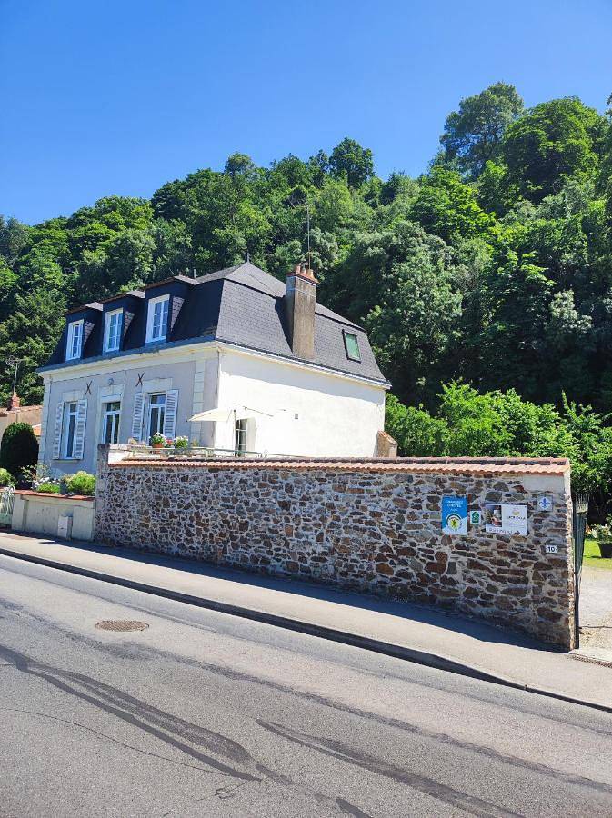 Maison d’hôte pour 3 personnes, avec Terrasse et Jacuzzi ainsi que Jardin et Vue