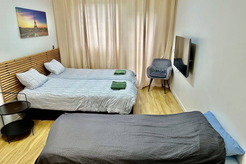 Apartamento entero, Cosy and bright T1 2 steps from Paris / Metro 14 /Netflix in Clichy, Altos del Sena