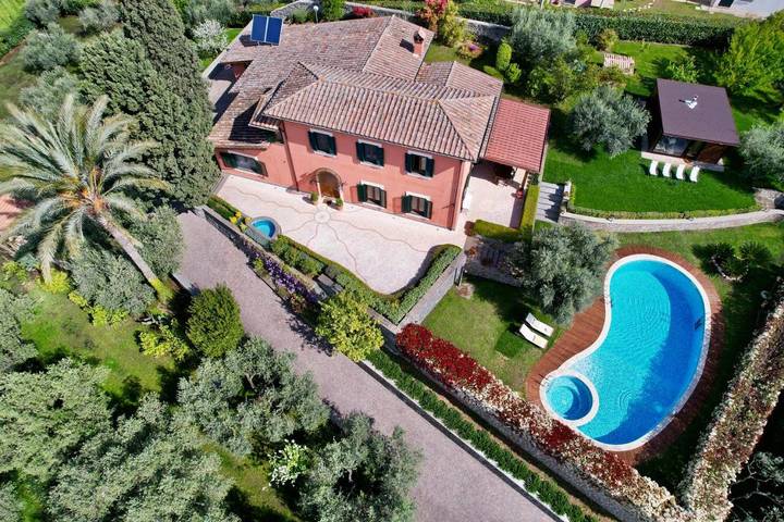 Villa per 11 persone, con panorama e giardino nonché piscina e sauna - 1