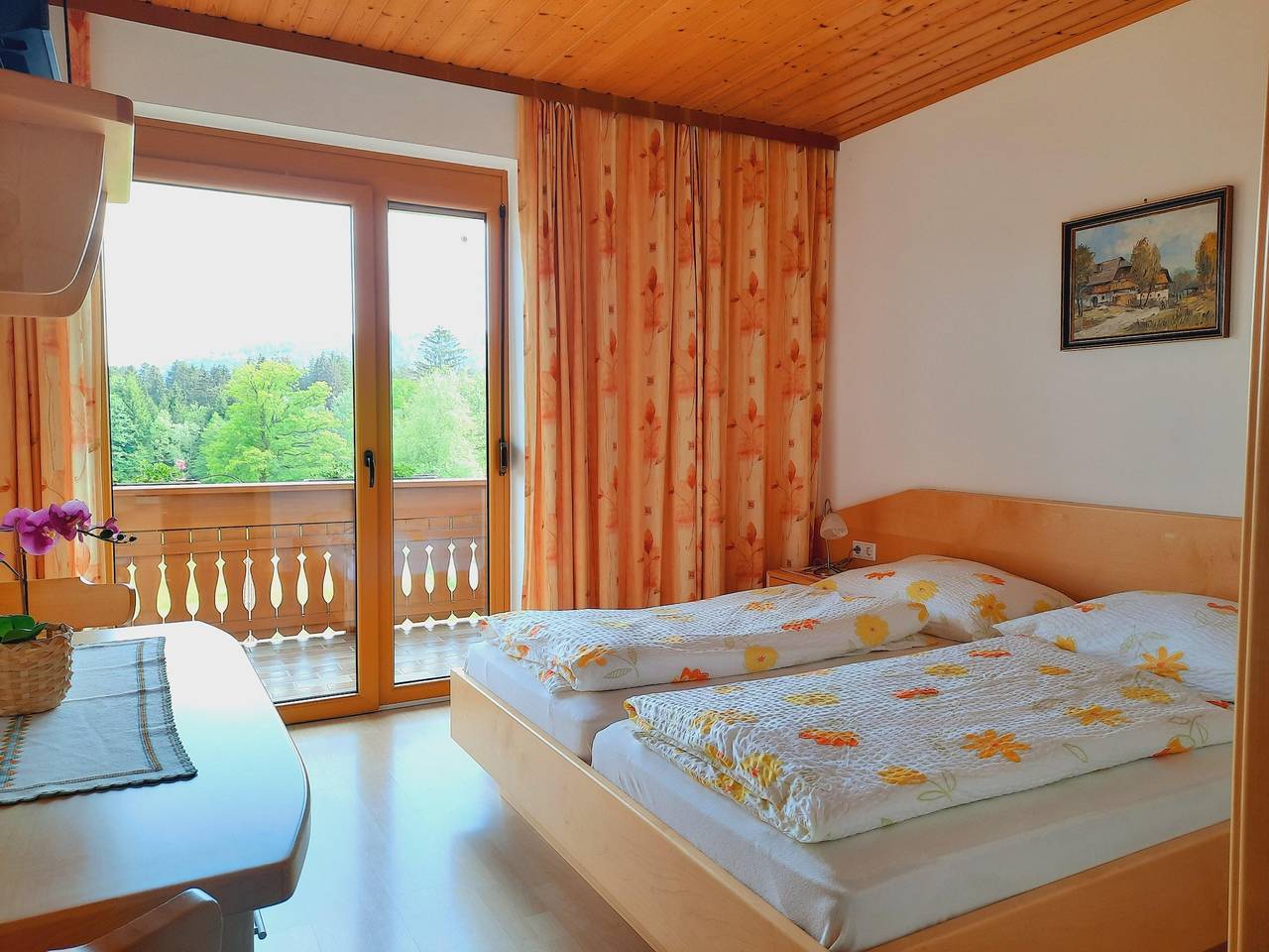 Doppelzimmer mit Balkon, Dusche, Wc in Feldkirchen in Kärnten, Bezirk Feldkirchen