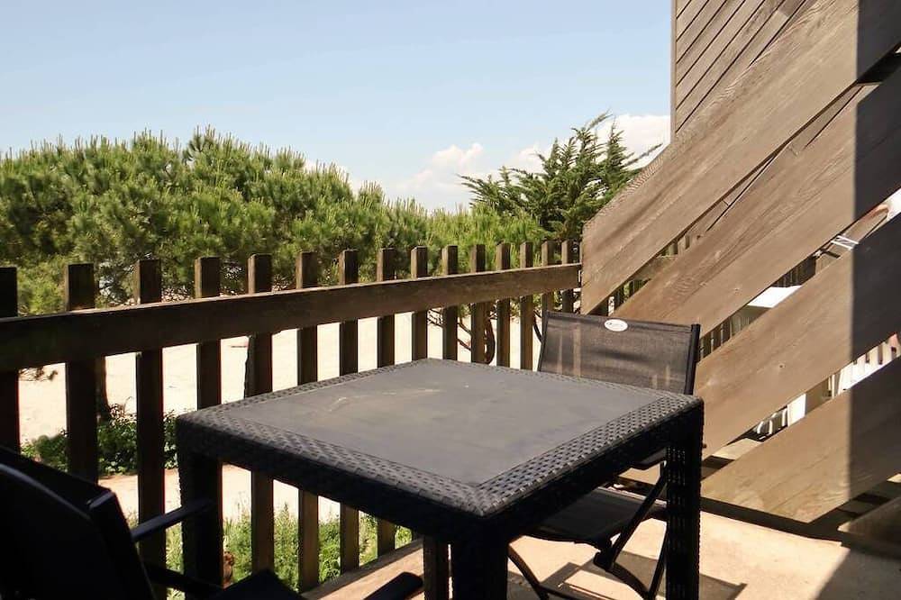 Entire apartment, 35 m² apartment with balcony and sea view! in La Rochelle, La Rochelle region