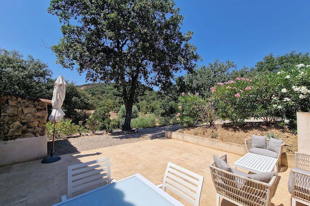 Apartamento entero, Romantische Vakantiewoning Saint Martin 1 met Groot Privéterras, Gedeeld Zwembad in Plan-de-la-Tour, Region de Draguignan