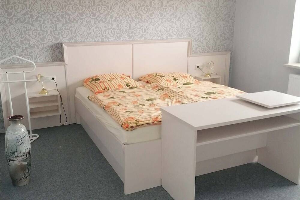 Ganze Wohnung, Morderne Ferienwohnung Hohenzieritz in Hohenzieritz, Mecklenburg-Strelitz
