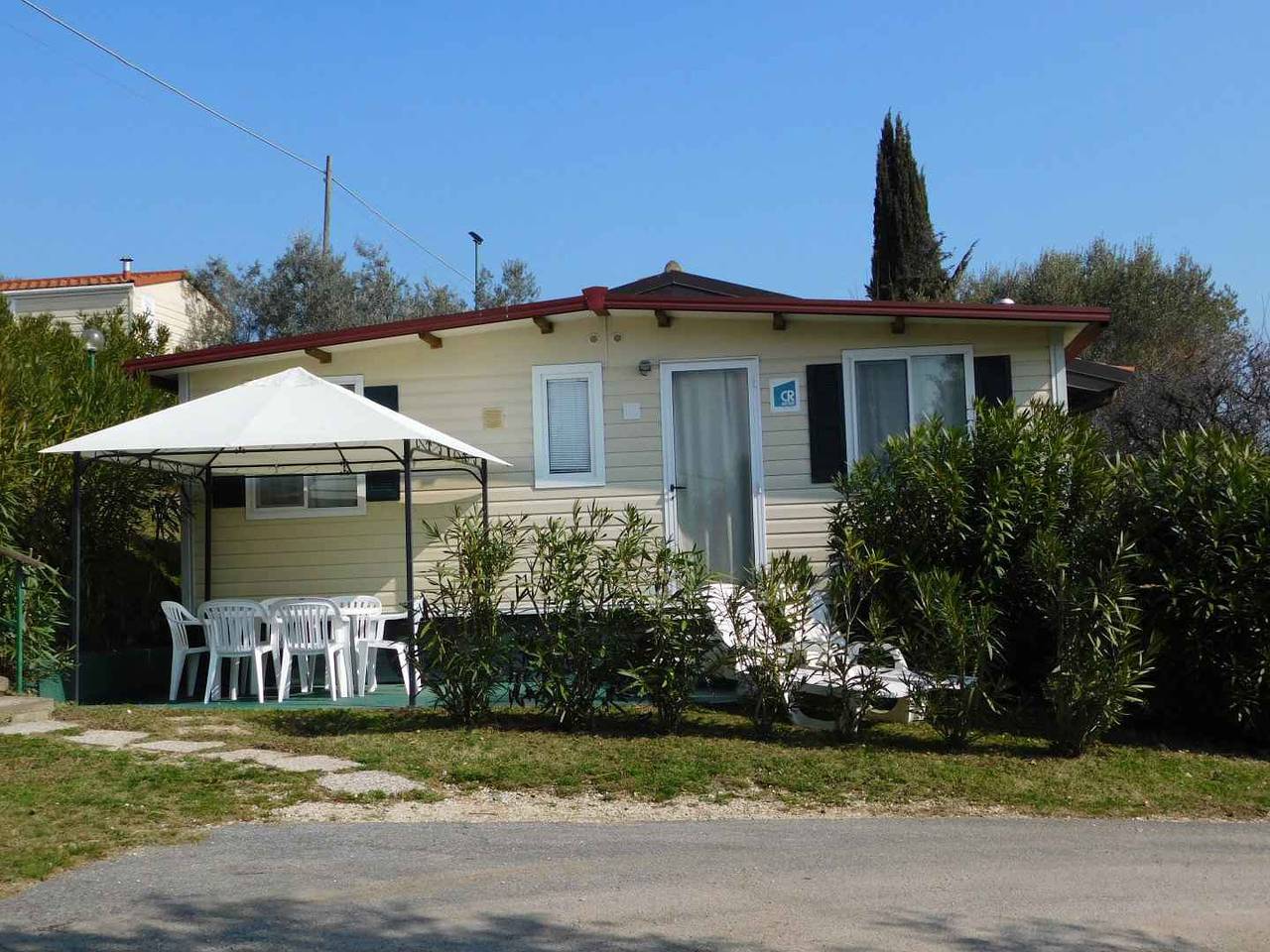 Casa mobile con aria condizionata, terrazza e piscina  in Spiaggia del Porto (Moniga del Garda), Moniga del Garda