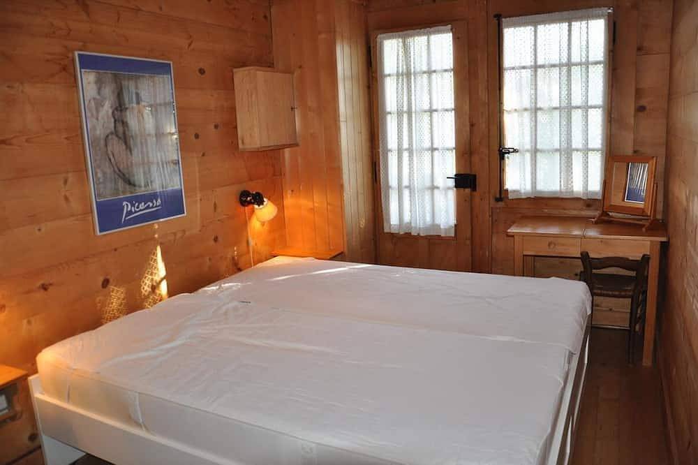 The chalet is located 200 m. from the Barboleuse gondolas linking the Villars-Gryon-Les Diablerets s in Gryon, Alpes Vaudoises