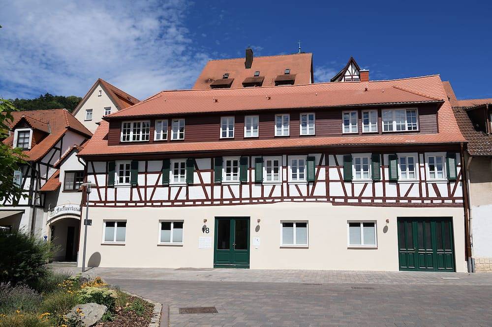 Ganze Wohnung, Wohnung \"Starkenburg\" - Helle Erdgeschosswohnung mit Blick zum Innenhof in Heppenheim, Bergstraße