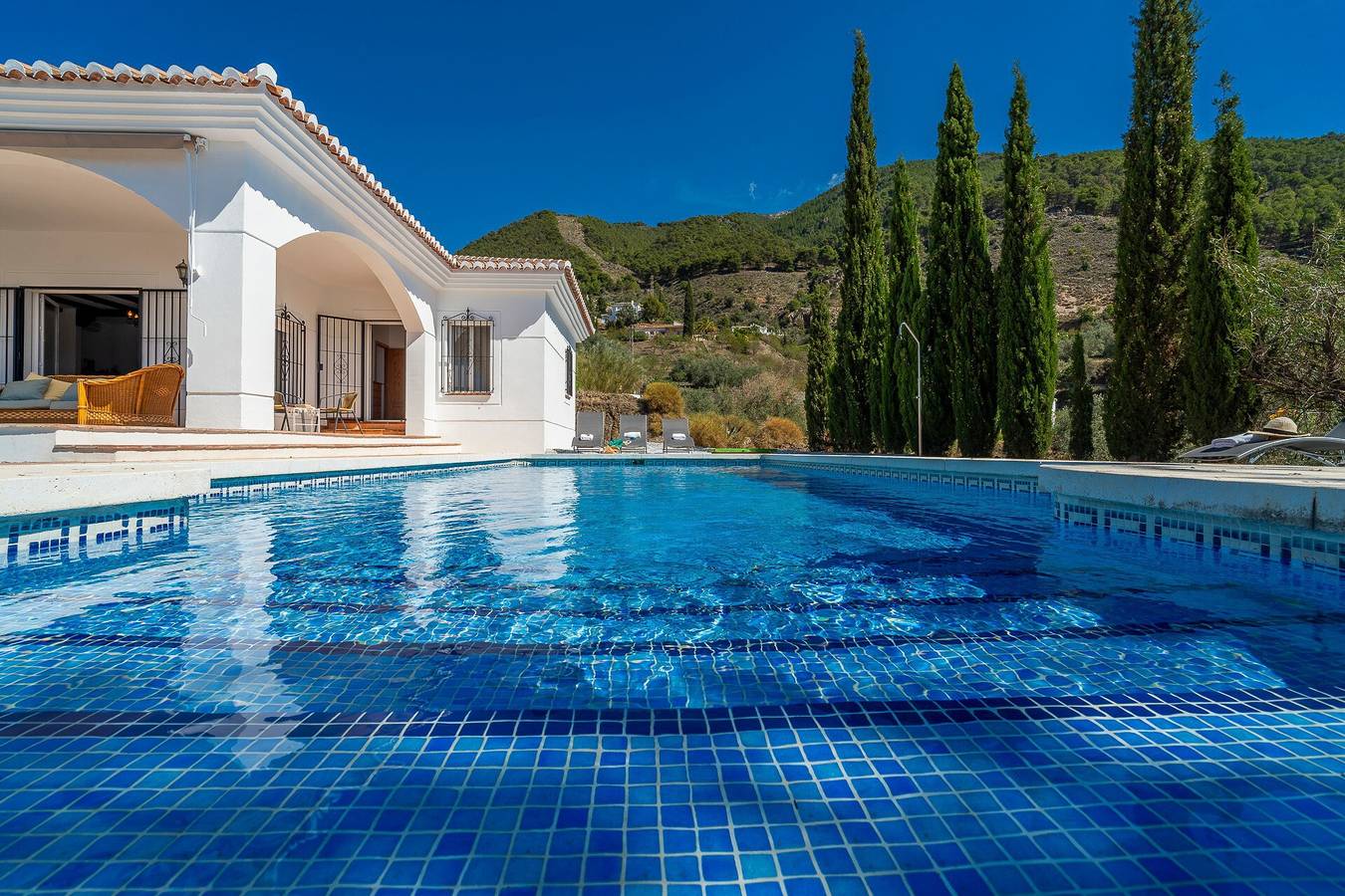 Villa 'Casa Hyam' con vistas al lago, piscina privada y aire acondicionado in Alcaucín, Provincia de Málaga