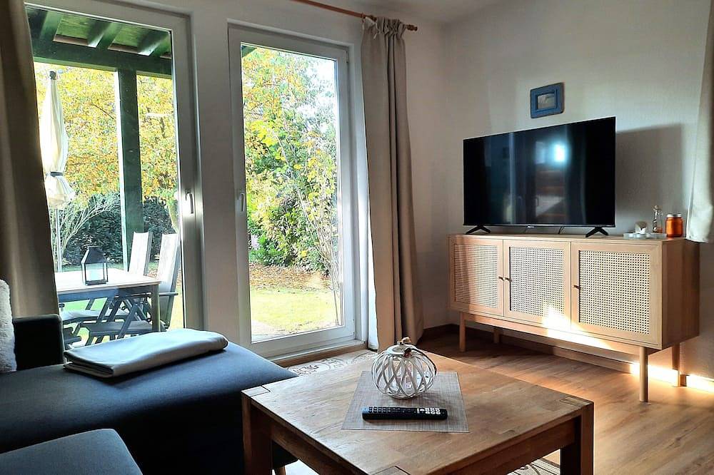 Ganze Wohnung, Ferienwohnung 1 - Ferienhaus Sasse Ferienwohnungen mit Garten & Grill in Mölschow, Usedomer Norden