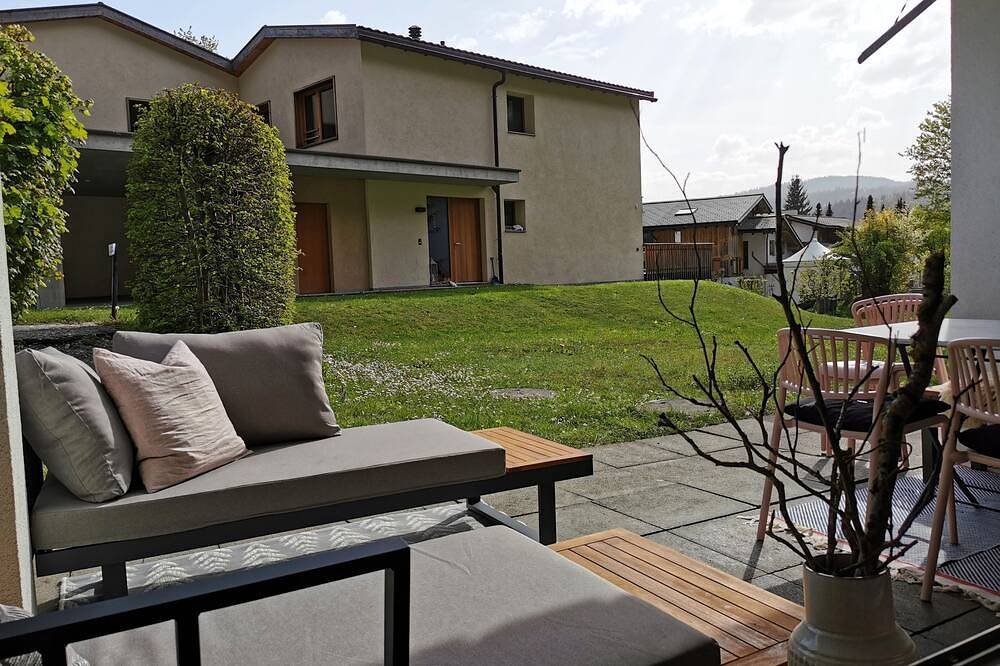 Ganze Wohnung, Abitaziun Patgific - Ferienwohnung im Casa Hirundella, (Trin Mulin) in Trin Mulin, Trin