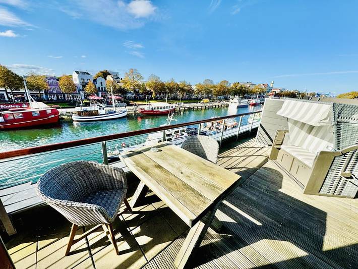 Ferienwohnung für 2 Personen, mit Balkon/Terrasse und Meerblick sowie Balkon in Warnemünde - 2