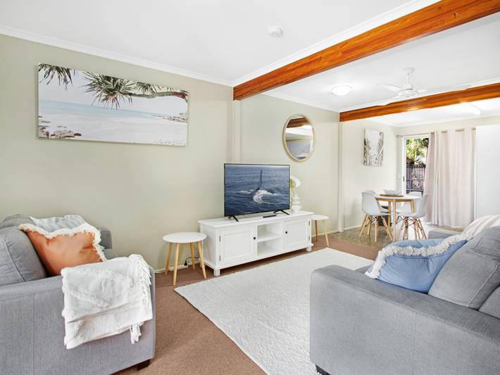 Appartement entier, Maison de ville relaxante à quelques pas de la plage in Pialba, Hervey Bay