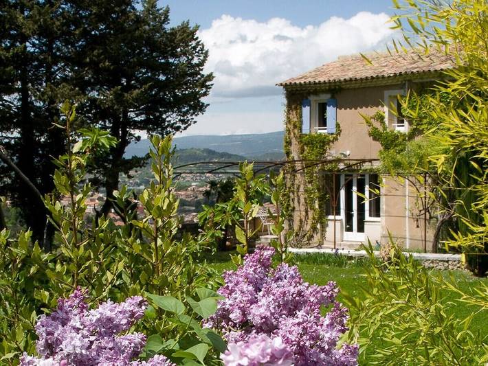 Ferienhaus für 2 Personen, mit Terrasse und Whirlpool sowie Garten und Pool in Apt
