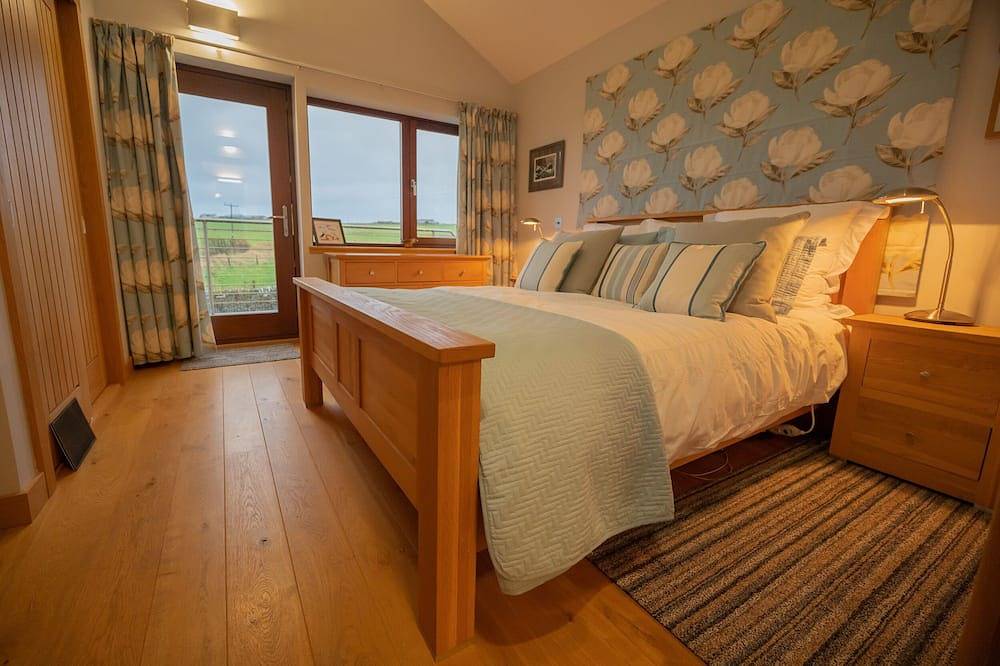 The Steading, pet friendly, country holiday cottage in Longhope in Orkney Islands