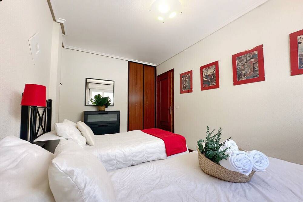 Apartamento entero, Apto con piscina y vistas al mar in Santoña, Costa de Cantabria