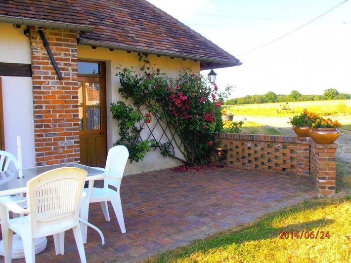 Ruhiges Ferienhaus mit Kamin, großem Garten, nahe Guédelon und historischen Stätten in Champcevrais, Auxerre und Umgebung