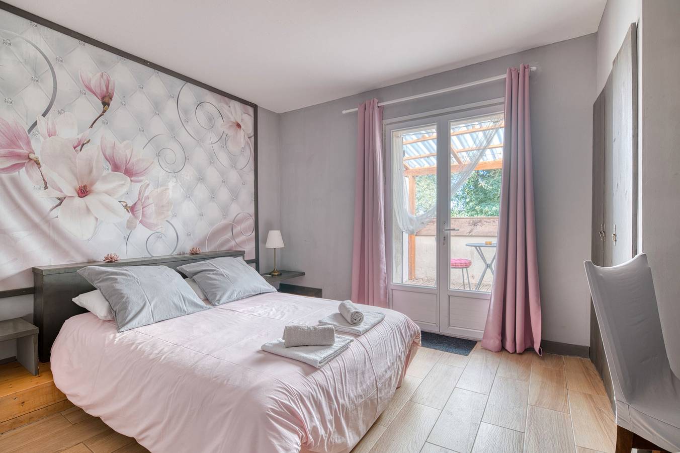 Bed and Breakfast 'La Des Lys' with Shared Pool, Shared Garden and Wi-Fi in Le Fraysse, Albi region