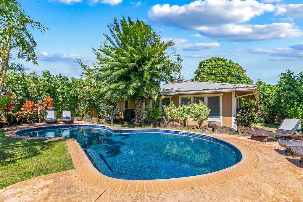 Koolkondo Beach Bungalow with Pool by the beach in Poipu, Koloa