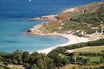 Location de vacances pour 6 personnes, avec jardin et terrasse à Corbara