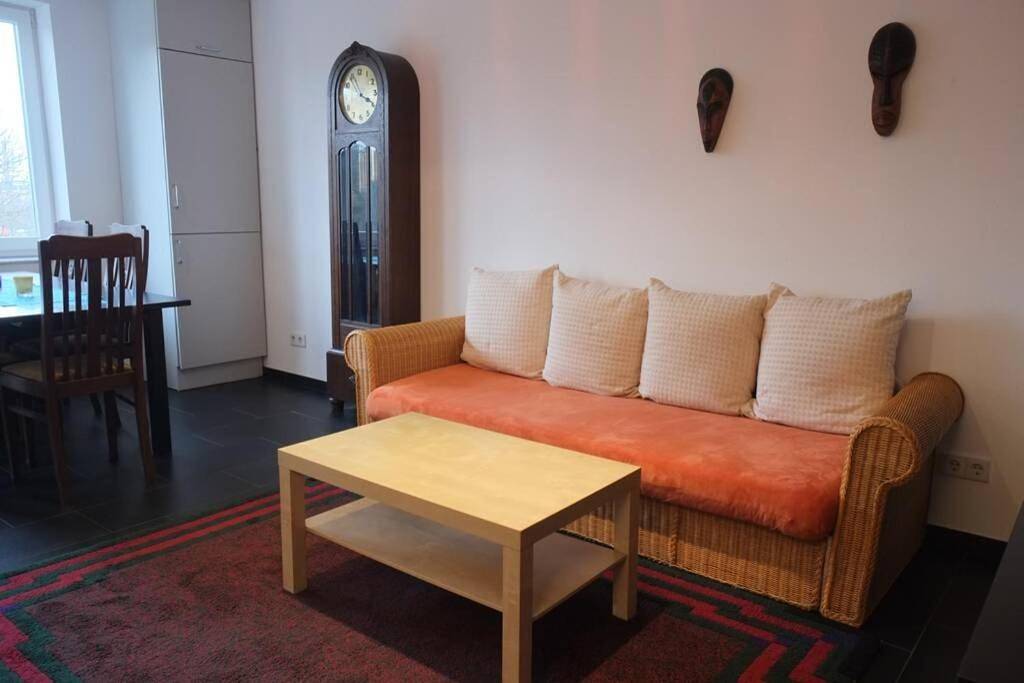 Ganze Wohnung, Two-Bedroom Apartment in Rodenkirchen, Köln
