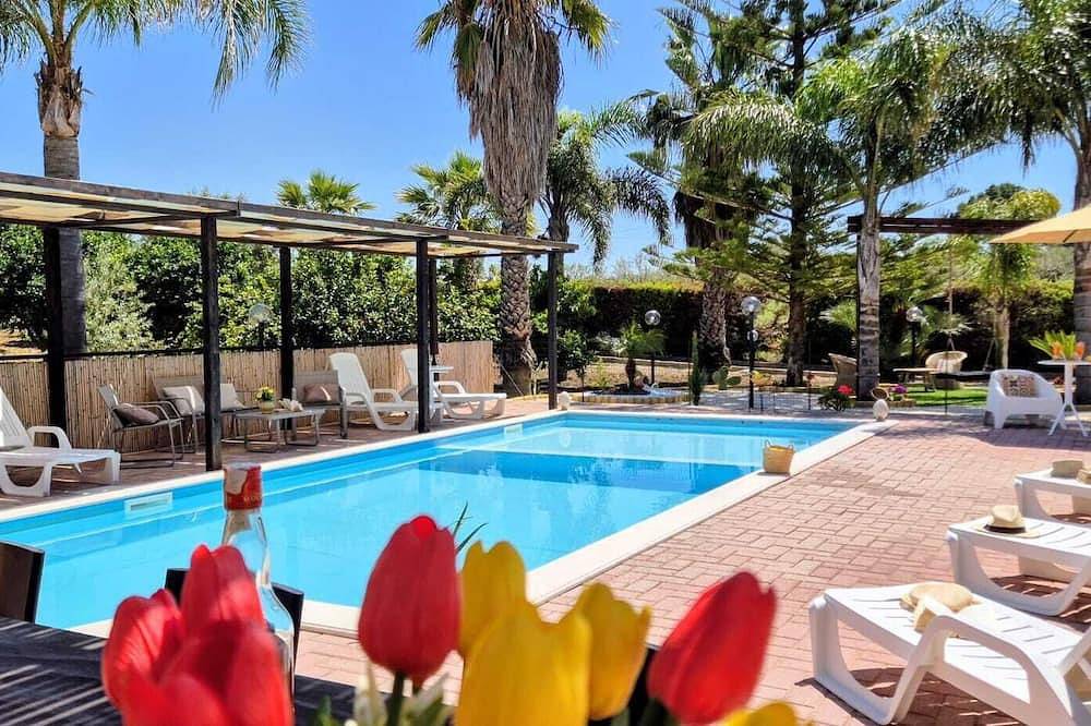 Villa Gioiosa 5Br Villa:Gated Pool, Pizza Oven, Bbq,Ac & Wifi, Perfect for Families in Favara, Agrigento Provinz
