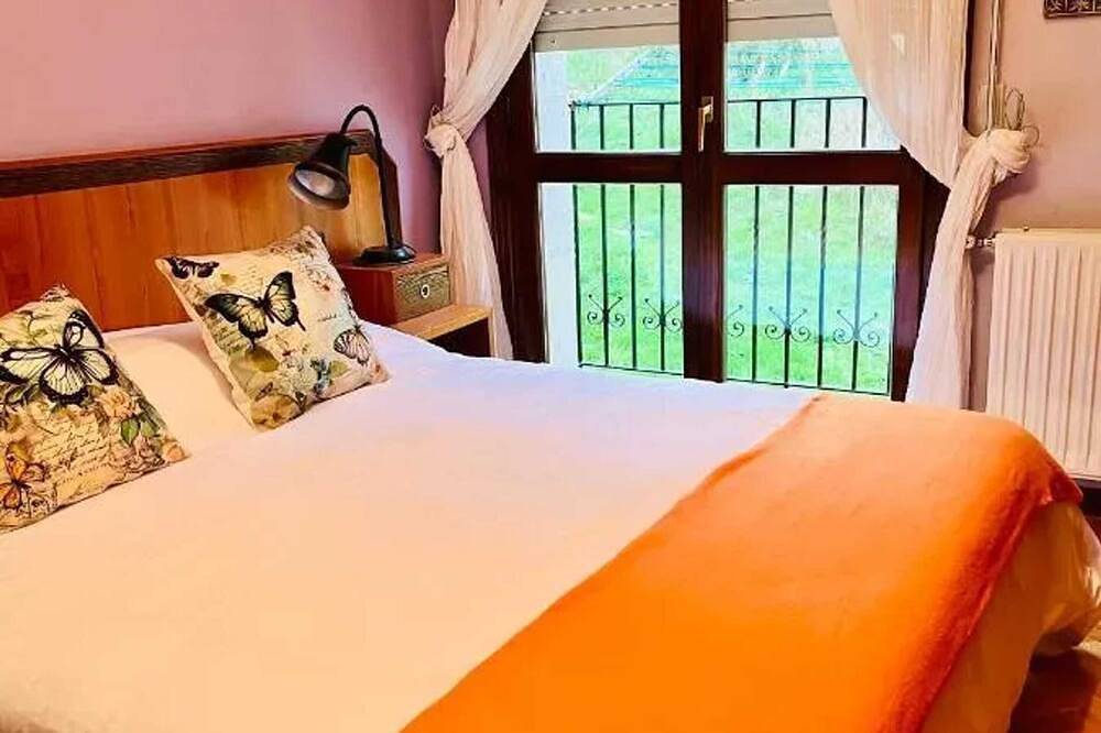 Homerez - Charming House in Vinuesa with Garden View in Vinuesa, Soria Province