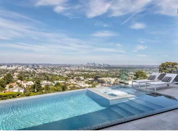 Casa de huéspuedes para 2 personas, con terraza además de vistas y piscina en Los Angeles