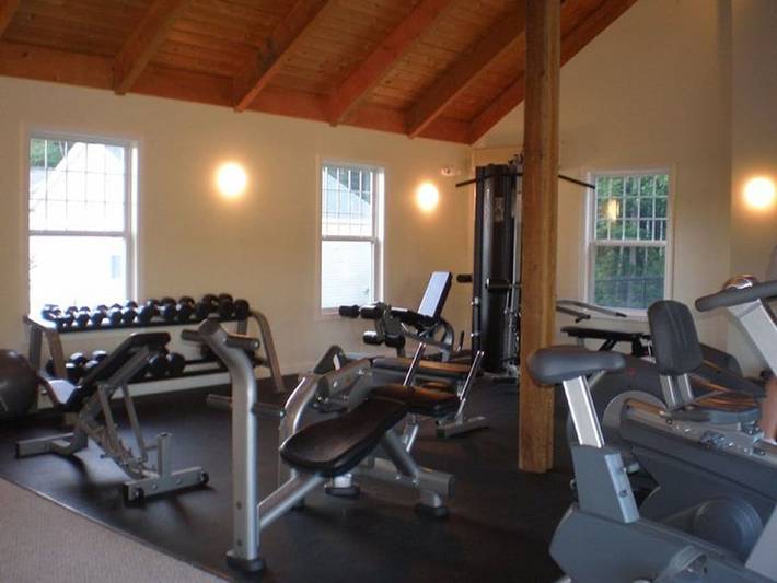 Glamping for 5 people, with terrace and hot tub as well as yard and pool in Maine