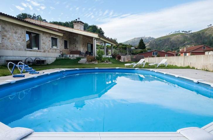 Chalet para 9 personas, con Balcón y Terraza además de Jardín y Piscina en Comarca de Vigo