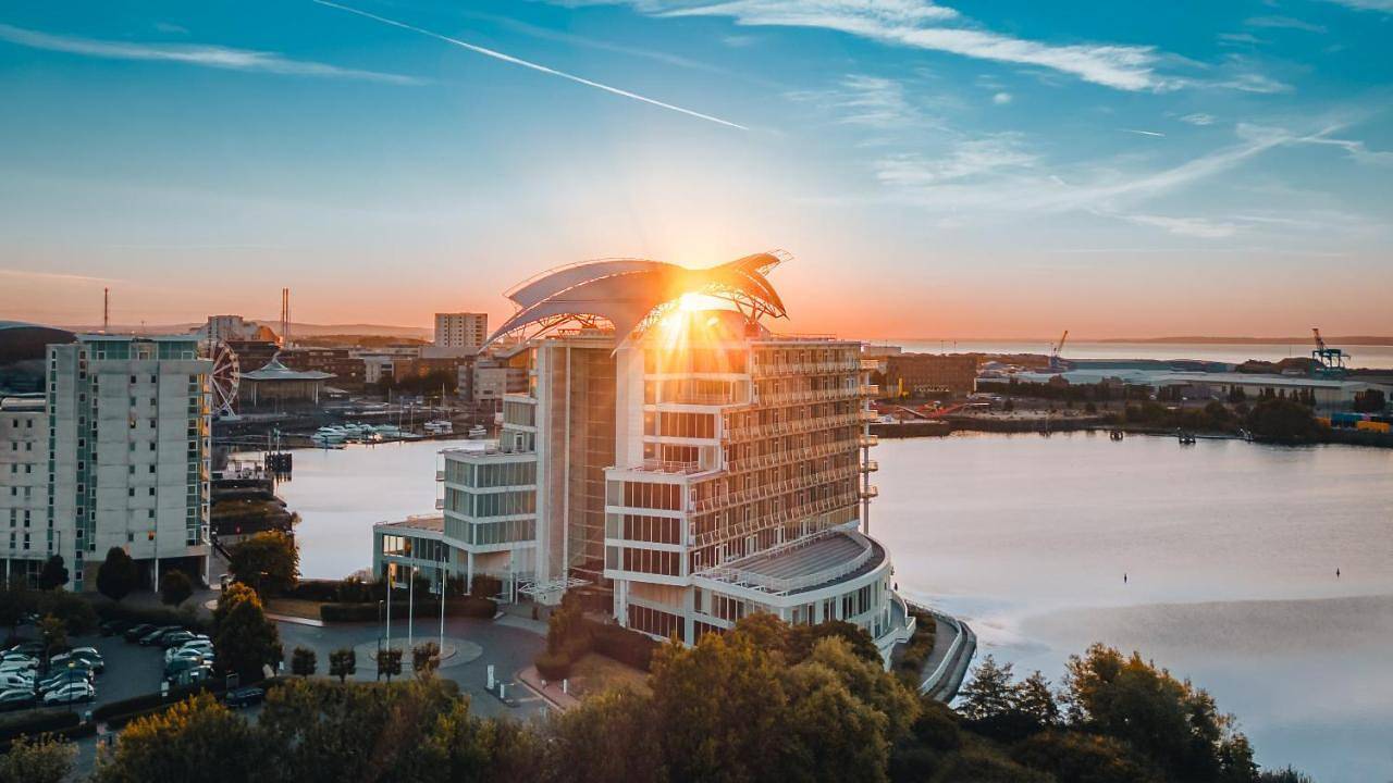 Standard Twin Room with Balcony - Accessible in Cardiff Bay, Cardiff