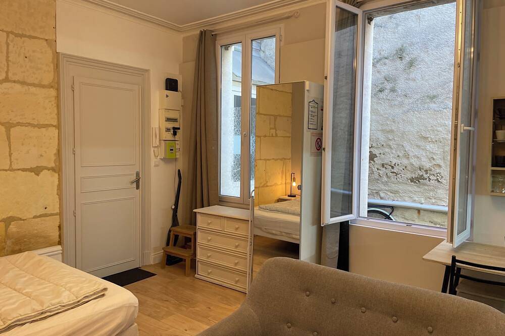 Appartement entier, Studio rénové tout confort proche des thermes (Zen) in Rochefort, Région de Rochefort