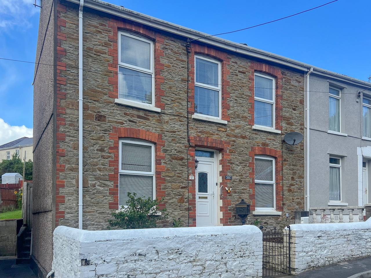 Gwenynen Fel Cottage in Burry Port, Carmarthenshire