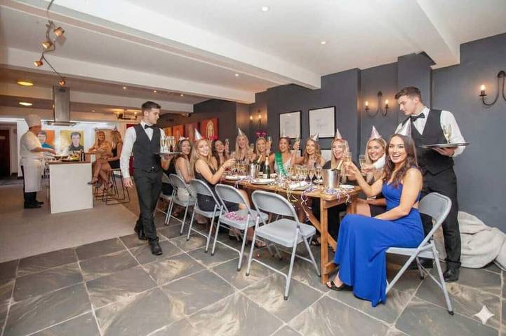 Holiday home for 14 people in Cardiff