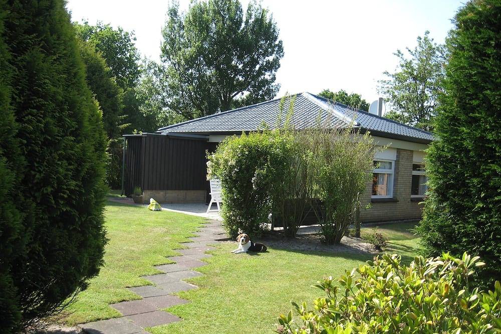 Wunderschöner Ferienbungalow mit großem Garten in Strand- und Stadtnähe in Renesse Strand, Renesse