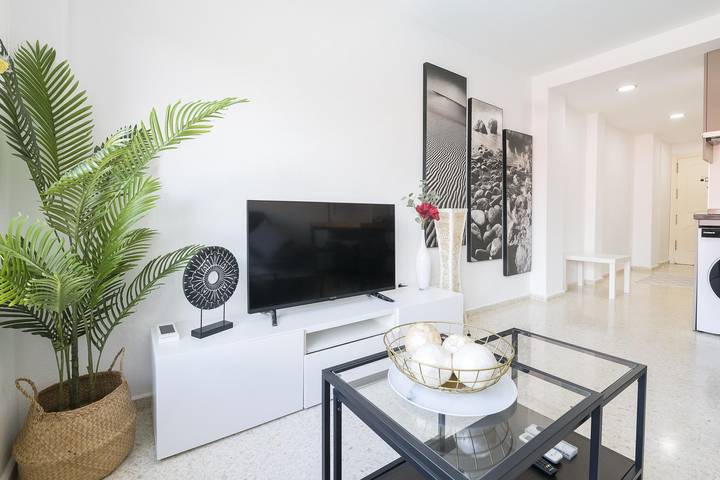 Entire holiday apartment, Camarote De Algetares 2 - Cosy apartment with shared pool in Playa de Getares, Algeciras