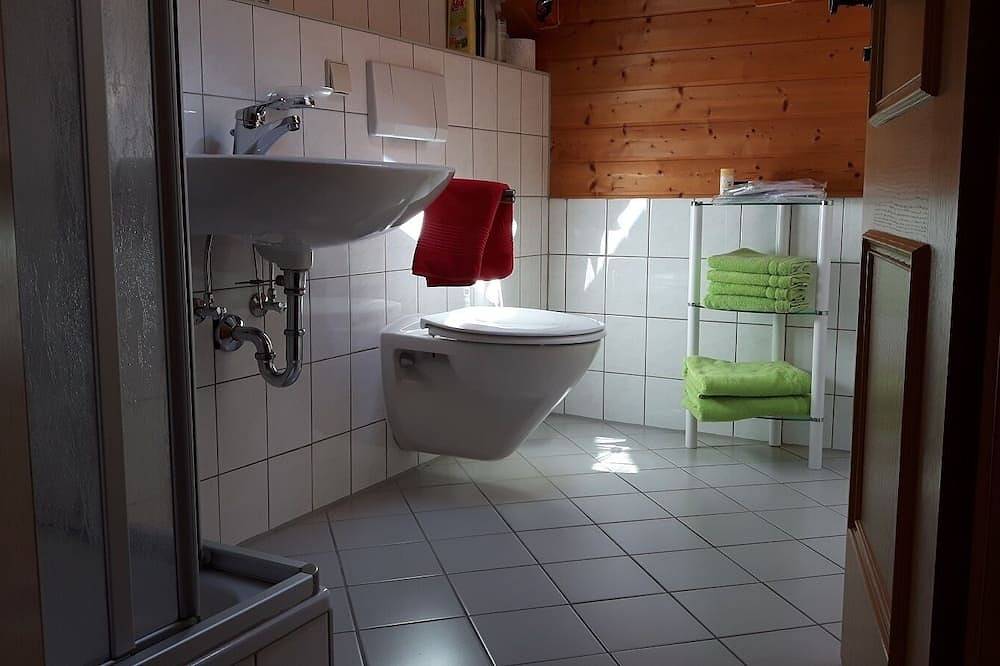 Ganze Wohnung, Ferienwohnung- 3 Personen, 40qm, 1 Schlafzimmer, Balkon, Wlan in Oberwössen, Unterwössen