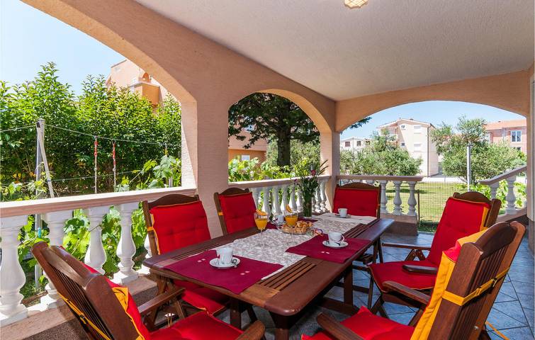 Ferienhaus für 10 Personen, mit Terrasse, kinderfreundlich in Privlaka - 4