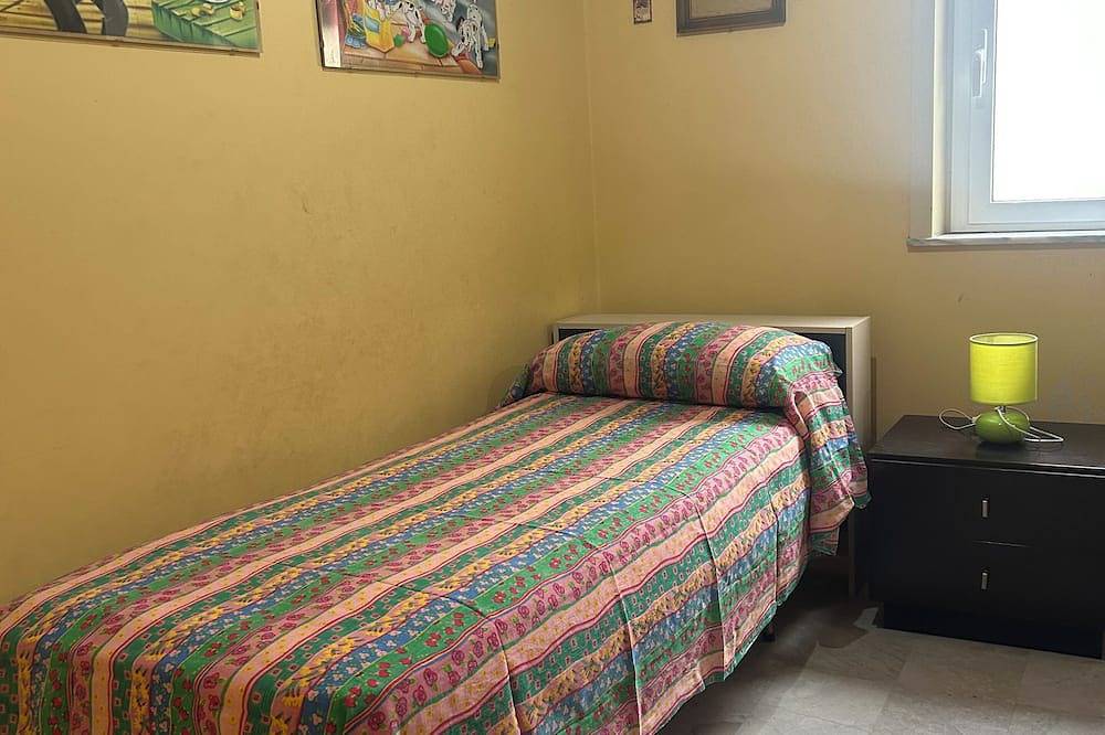 Apartamento entero, Saturn vacation home.  It is located within walking distance of the sea, 150 meters from the center in Milazzo, Provincia de Messina