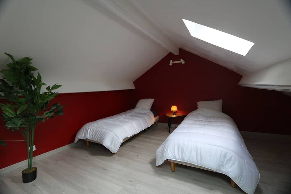 Entire apartment, Apartments for 6 people air-conditioned private parking in Cholet, Cholet region