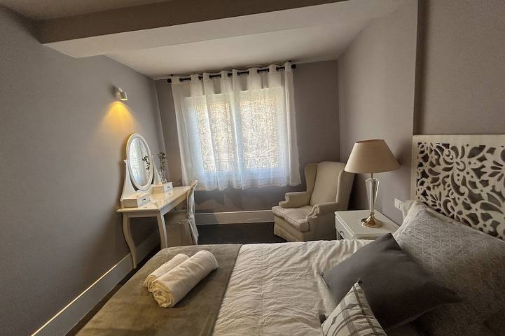 Gîte pour 8 personnes, avec balcon à Terrassa - 4