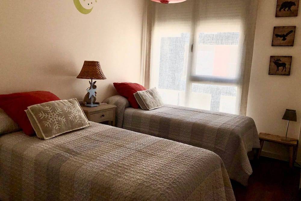 Entire apartment, Charming Apartment With Views In Las Margas Golf n001 in Sabiñánigo, Spanish Pyrenees