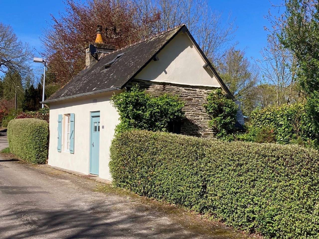 Kleiner Kokon mit seinem geheimen Garten in Bon Repos sur Blavet, Région de Guingamp