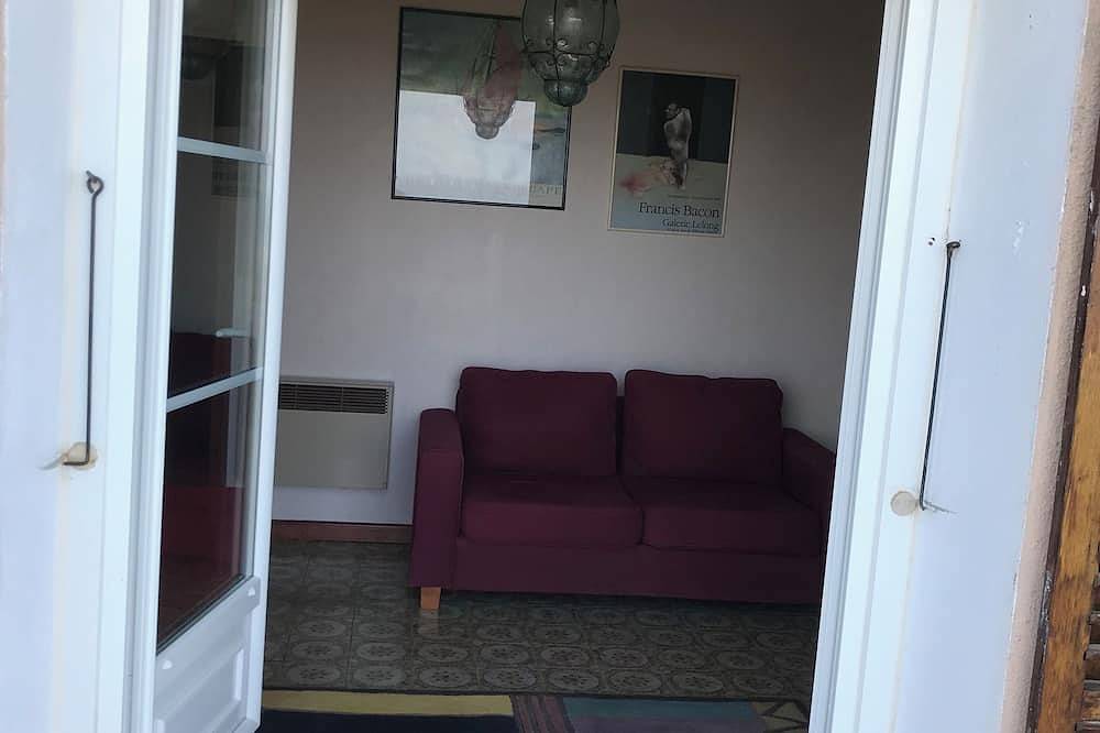 2km from sandy beaches, comfortable apartment in quiet detached villa in Furiani, Capo Corso