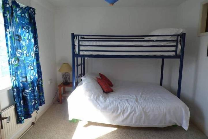 Secluded beachside 4 bed house, family & dog friendly, stunning creek views in Pembrokeshire