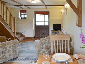 Log Cabin for 2 People in East Meon, Hampshire, Photo 3